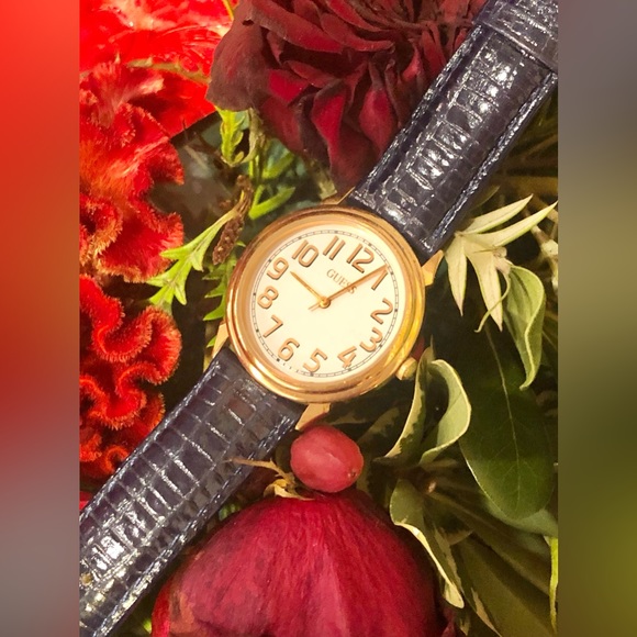 Vintage (1992) Guess Watch - Picture 3 of 13